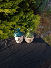 Duo whiskey carafes bottles possible to post