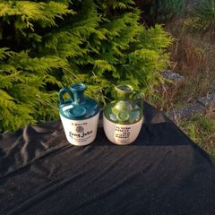 Duo whiskey carafes bottles possible to post