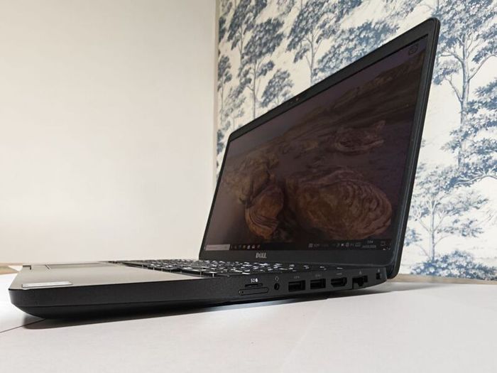Dell Latitude 5500 | i5 | 16GB RAM | SSD | Excellent Condition