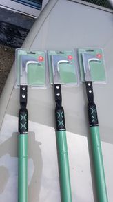 Extendable garden weed knifes