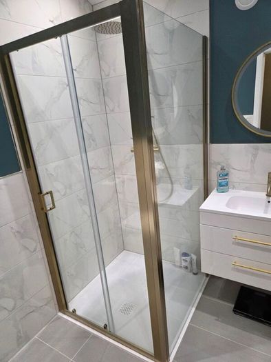 shower enclosure