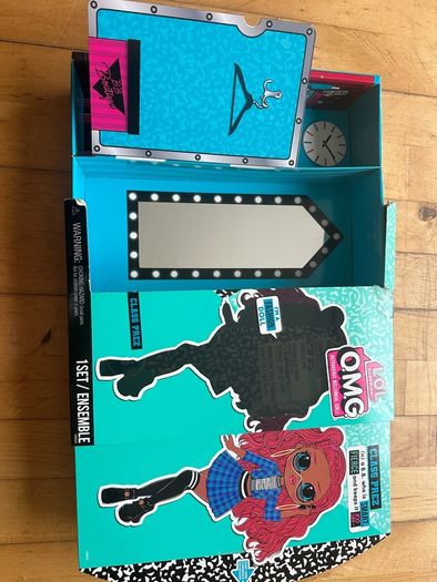 2 LOL dolls