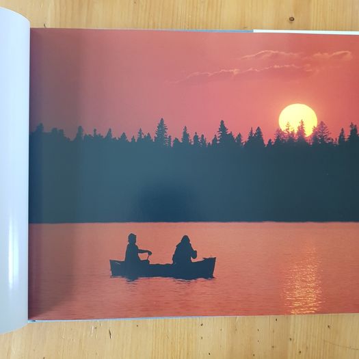 Photographic Book. Manitoba Seasons  In Beauty. Signed By The Author Robert R. Taylor. By R