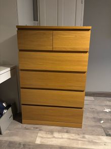 chest of drawers
