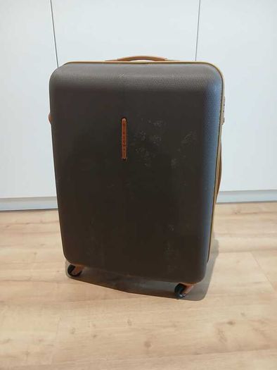 Large Hard Shell Suitcase 67cm: Wheeled Travel Luggage
