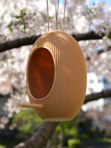 bModern Decorative Birdhouse / Bird Nesting Box