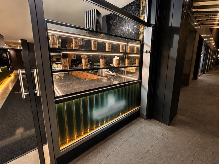 Custom Made Heated food and pastry display counter
