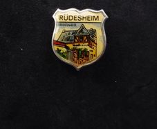 Vintage Rudesheim  " Drosselgasse " German Pin/Hat Badge