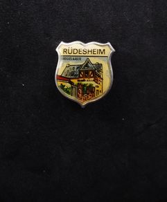 Vintage Rudesheim  " Drosselgasse " German Pin/Hat Badge