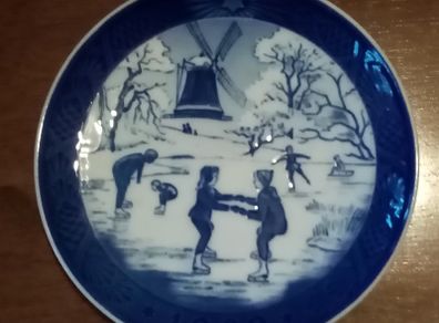 Royal Copenhagen Christmas Plate 1989
