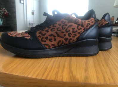 Women's Black Trainers.Size5