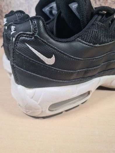 Womens NIKE AIR MAX 95 ESSENTIAL trainers runners black white Size UK 6 EU 40