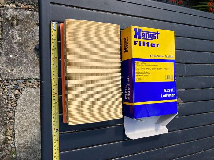 Hengst W124 / C124 air filter. Brand new.