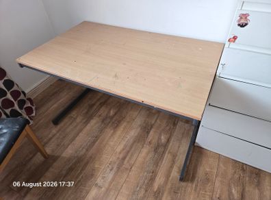 Free desk