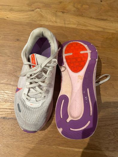 nike girls trainers size 4