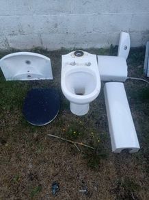 Complete bathroom set