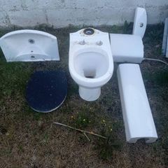 Complete bathroom set