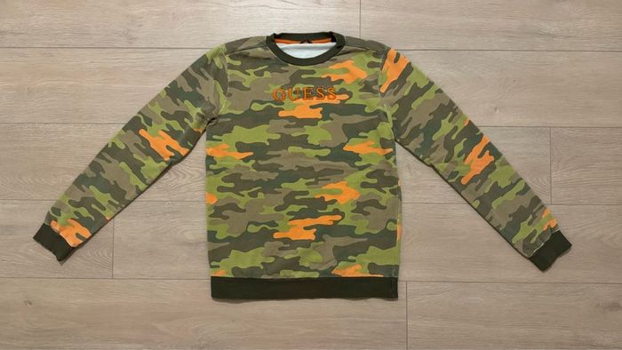 GUESS sweatshirt