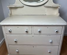 Drawers with mirror