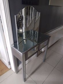 bedroom vanity