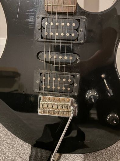 Electric Guitar Yamaha with Amp