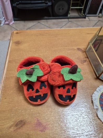 Halloween infant shoes