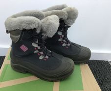 Girls Columbia winter snow boots, size 3 (35)