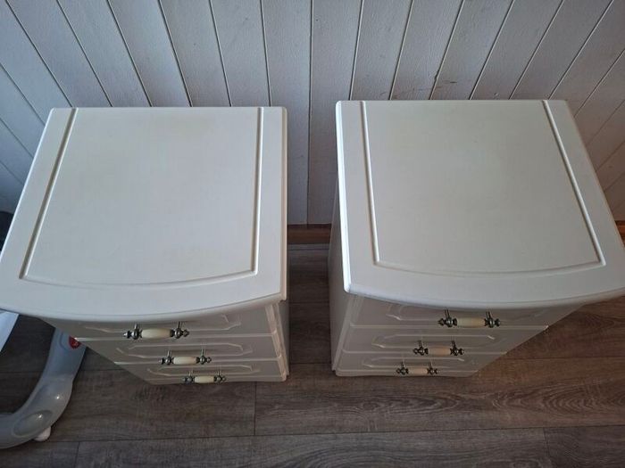 Bedside lockers