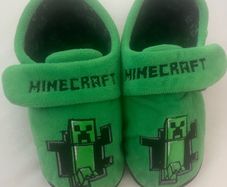 Boys Minecraft slippers size UK1