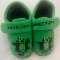 Boys Minecraft slippers size UK1