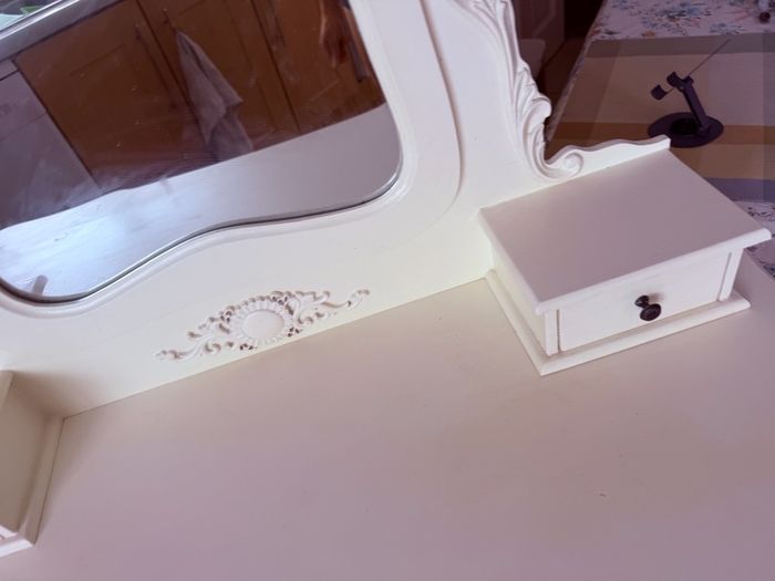 vanity table