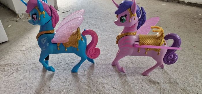 Shimmer & Shine Interactive Magical Flying Zahracorns Bundle (Pair)