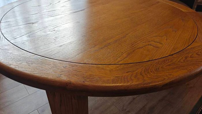 Round kitchen table & Chairs
