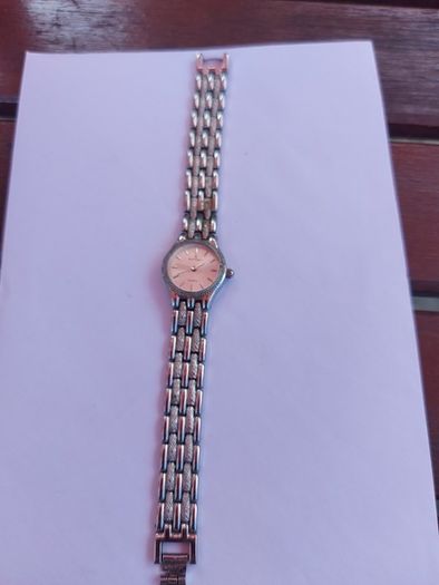 ladies watch swing quartz ,working prefect,,price includes post to anywhere in Ireland thank you, see pictures for condition, used