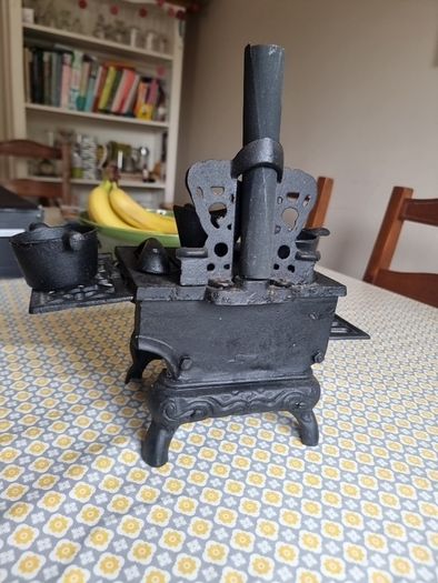 Mini Crescent CAST IRON Stove/Oven with stove items