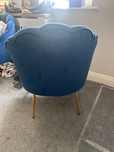 Shell chair