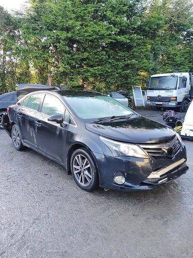 Breaking Toyota avensis 2014 2.0 diesel