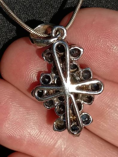 Daisy flower head Gem set Sterling Silver Cross and Chain Set