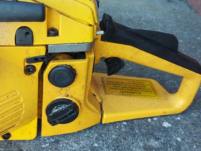 Petrol Chainsaw in like new condition,  Blade & motor, See Pictures