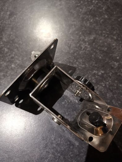 Metal bracket
