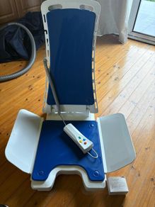 Mobility Bath Lift with charger and Remote