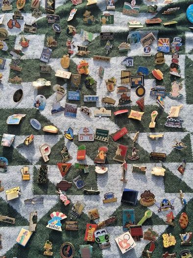 900 Vintage Enamel Pin Badges(rrp 1800-2500 euro)
