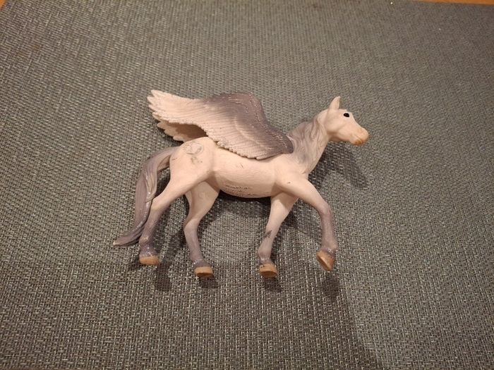 Schleich bayala Pegasus figurine (model 70522)