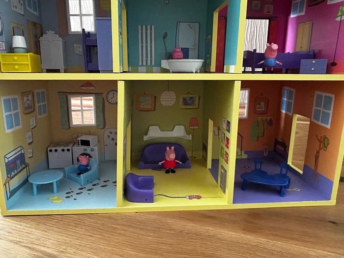 Peppa Pig wooden playhouse with accessories