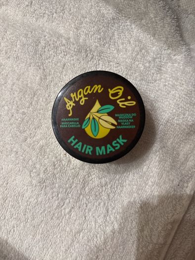 1 x Argan Oil Hair Mask. 1 x Argan Oil Soap Bar