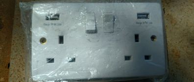 Socket with usb brand new