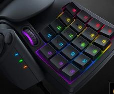 Razer Tartarus V2 - Gaming Keypad - Gamepad with mecha-membrane buttons numpad size (32 programmable buttons, 8-way thumbpad, palm rest, hypershift, RGB lighting) Black