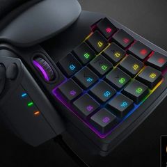 Razer Tartarus V2 - Gaming Keypad - Gamepad with mecha-membrane buttons numpad size (32 programmable buttons, 8-way thumbpad, palm rest, hypershift, RGB lighting) Black