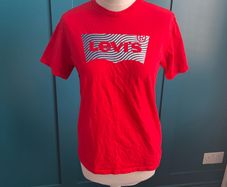 Levi's T-shirt. Size S