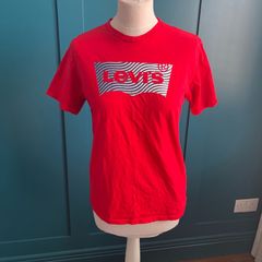 Levi's T-shirt. Size S